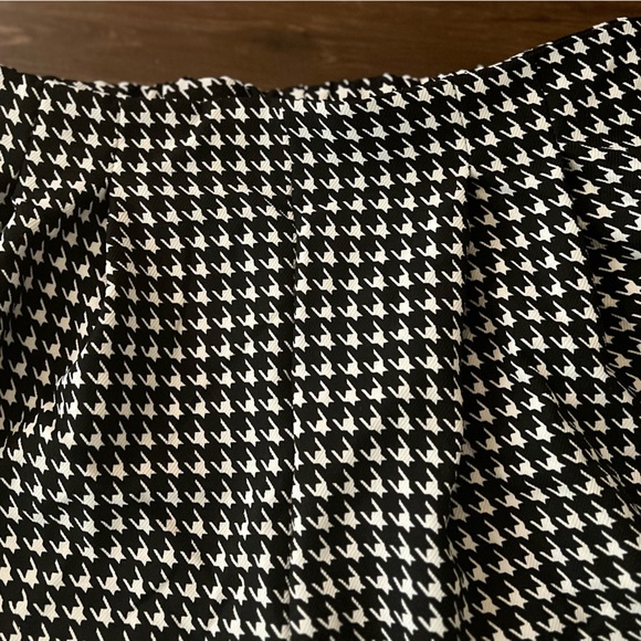 NEW! SHEIN houndstooth print high waisted shorts | Size L - Picture 6 of 7